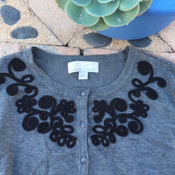 ✨Carolyn Taylor | Sweater Cardigan | Cute ButtonUp - Picture 2 of 8